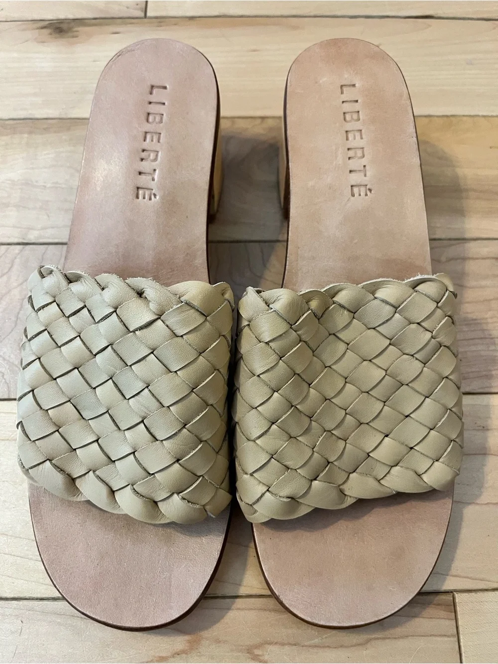 Liberté Santorini Woven Mule Heeled Sandals in Cream Leather Wood size 9